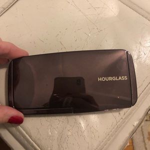 Hourglass Graphik Vista eyeshadow pallete